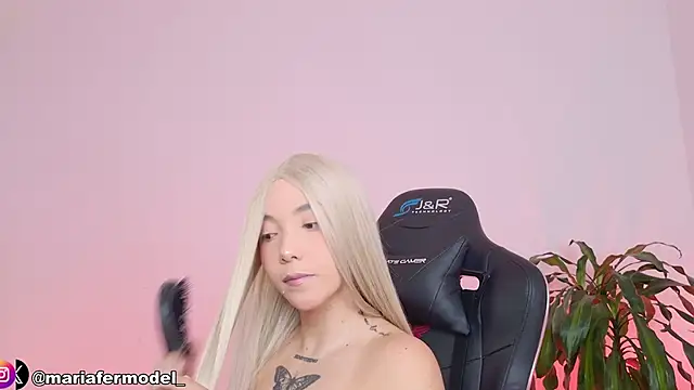 Mariafer05 online show from April 2026 04:20:02 PM