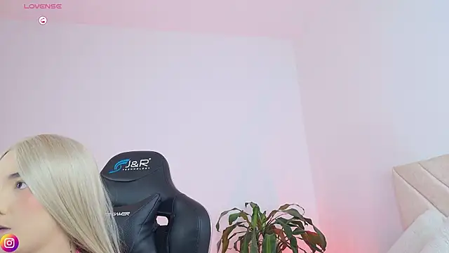 Mariafer05 online show from April 2026 04:22:02 PM