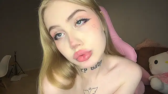 Snapshot of hanna_cry_baby chatting on March 2025 04:51:01 PM hanna cry baby online show from March 2025 04:51:01 PM