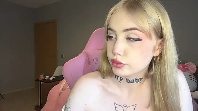 Snapshot of hanna_cry_baby chatting on March 2025 02:46:02 PM hanna cry baby online show from March 2025 02:46:02 PM