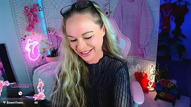 Snapshot of EllieKarrX chatting on January 2025 08:29:01 AM EllieKarrX online show from January 2025 08:29:01 AM