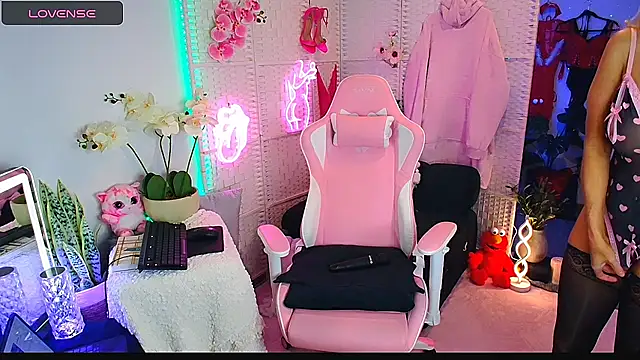 Snapshot of EllieKarrX chatting on March 2025 09:59:01 PM EllieKarrX online show from March 2025 09:59:01 PM