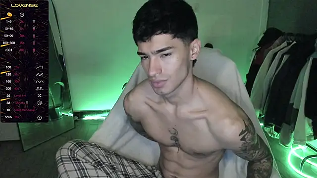 Snapshot of Damon__333 chatting on June 2026 03:47:02 AM Damon 333 online show from June 2026 03:47:02 AM