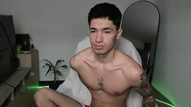 Snapshot of Damon__333 chatting on December 2025 04:45:01 PM Damon 333 online show from December 2025 04:45:01 PM