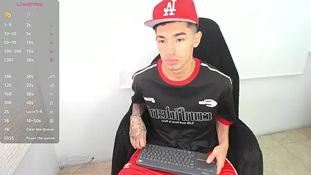 Snapshot of Damon__333 chatting on February 2025 10:47:02 PM Damon 333 online show from February 2025 10:47:02 PM