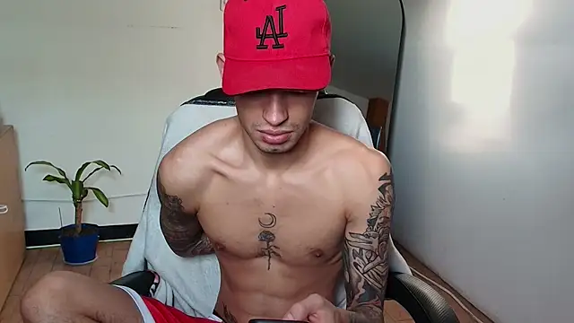 Snapshot of Damon__333 chatting on December 2025 10:04:01 PM Damon 333 online show from December 2025 10:04:01 PM