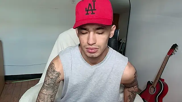 Snapshot of Damon__333 chatting on November 2025 05:45:02 PM Damon 333 online show from November 2025 05:45:02 PM