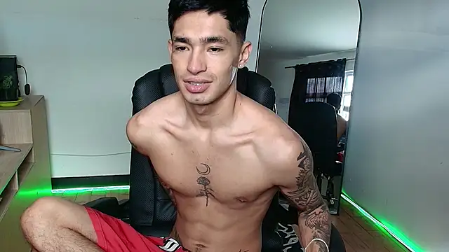 Snapshot of Damon__333 chatting on November 2025 08:20:01 PM Damon 333 online show from November 2025 08:20:01 PM