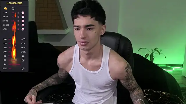 Snapshot of Damon__333 chatting on July 2026 11:10:01 AM Damon 333 online show from July 2026 11:10:01 AM