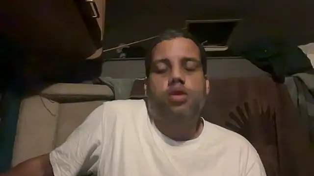 Snapshot of AbsolutMouuah chatting on October 2025 01:28:02 AM AbsolutMouuah online show from October 2025 01:28:02 AM