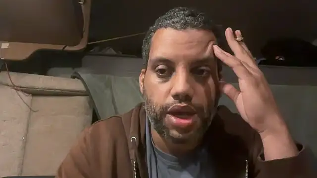 Snapshot of AbsolutMouuah chatting on October 2025 10:01:02 PM AbsolutMouuah online show from October 2025 10:01:02 PM