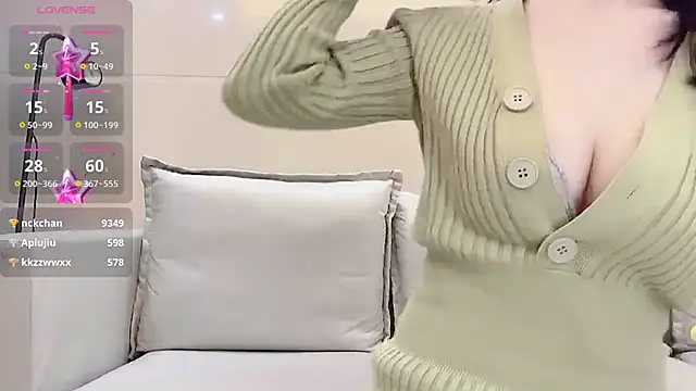 Snapshot of ruoling_19 chatting on December 2024 03:32:02 PM ruoling 19 online show from December 2024 03:32:02 PM