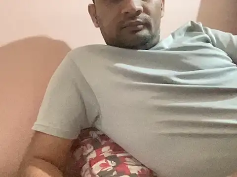 NiceBoy9099 online show from December 2025 05:03:02 PM