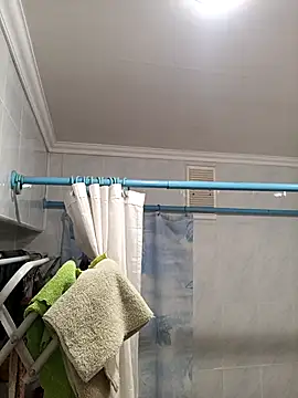 Snapshot of Pineapple04 chatting on November 2025 04:40:02 AM Pineapple04 online show from November 2025 04:40:02 AM