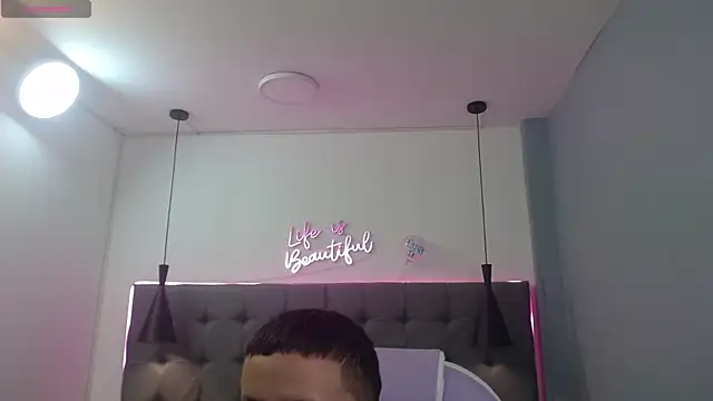 Snapshot of Xavii18 chatting on March 2025 01:12:01 PM Xavii18 online show from March 2025 01:12:01 PM