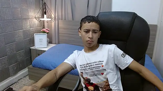 Snapshot of Xavii18 chatting on December 2024 04:06:01 PM Xavii18 online show from December 2024 04:06:01 PM