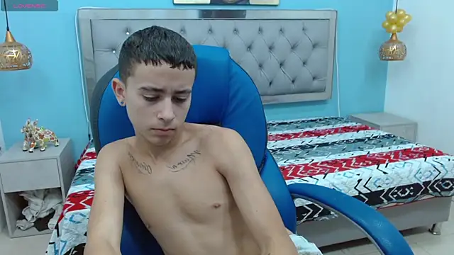 Snapshot of Xavii18 chatting on February 2025 07:30:02 PM Xavii18 online show from February 2025 07:30:02 PM