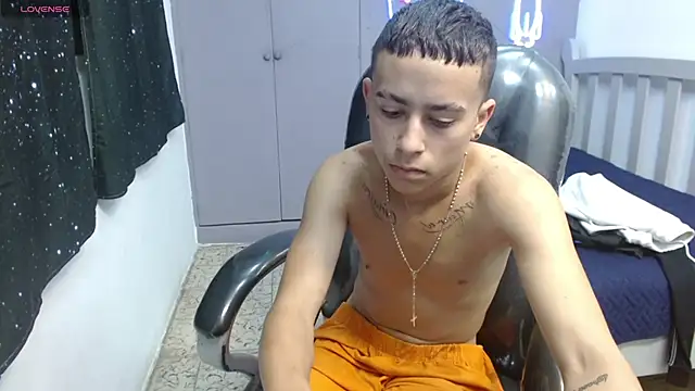 Snapshot of Xavii18 chatting on March 2025 01:07:01 PM Xavii18 online show from March 2025 01:07:01 PM