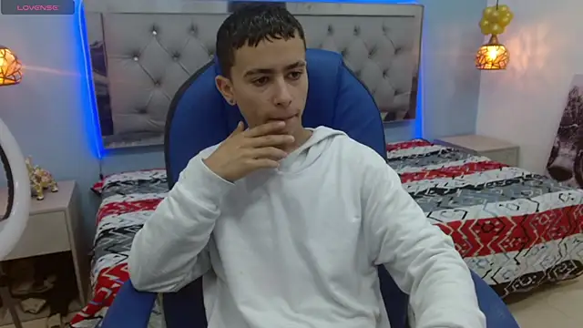 Snapshot of Xavii18 chatting on February 2025 01:43:01 PM Xavii18 online show from February 2025 01:43:01 PM