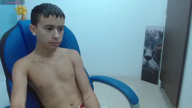 Snapshot of Xavii18 chatting on January 2025 12:17:01 PM Xavii18 online show from January 2025 12:17:01 PM