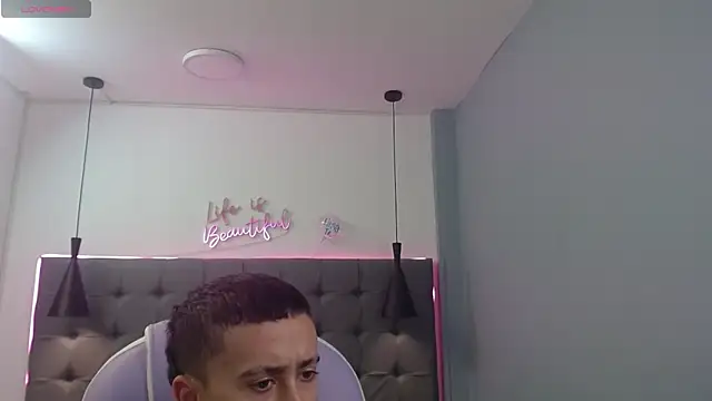 Snapshot of Xavii18 chatting on March 2025 04:29:02 PM Xavii18 online show from March 2025 04:29:02 PM