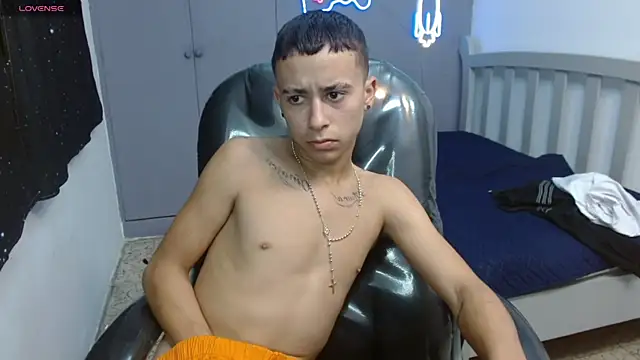 Snapshot of Xavii18 chatting on March 2025 07:17:01 PM Xavii18 online show from March 2025 07:17:01 PM