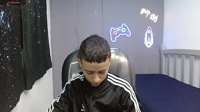 Snapshot of Xavii18 chatting on March 2025 01:14:02 PM Xavii18 online show from March 2025 01:14:02 PM