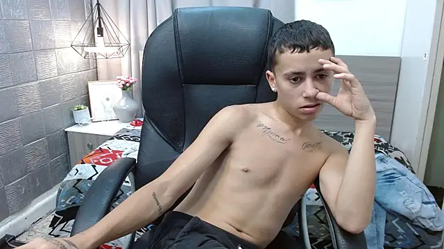 Snapshot of Xavii18 chatting on February 2025 04:12:02 PM Xavii18 online show from February 2025 04:12:02 PM