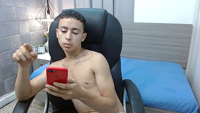 Snapshot of Xavii18 chatting on December 2024 07:17:01 PM Xavii18 online show from December 2024 07:17:01 PM