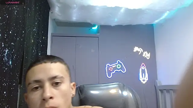 Snapshot of Xavii18 chatting on March 2025 04:38:02 PM Xavii18 online show from March 2025 04:38:02 PM