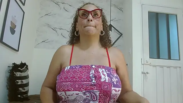 EvaMills1 online show from October 2025 07:48:02 PM