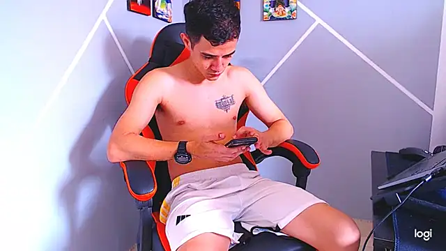 ADAM HOT online show from October 2025 05:20:02 PM