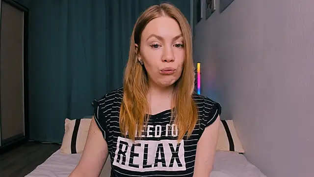 InsatiableFoxX online show from April 2026 09:16:01 PM