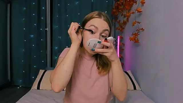 Snapshot of InsatiableFoxX chatting on September 2025 08:47:01 PM InsatiableFoxX online show from September 2025 08:47:01 PM