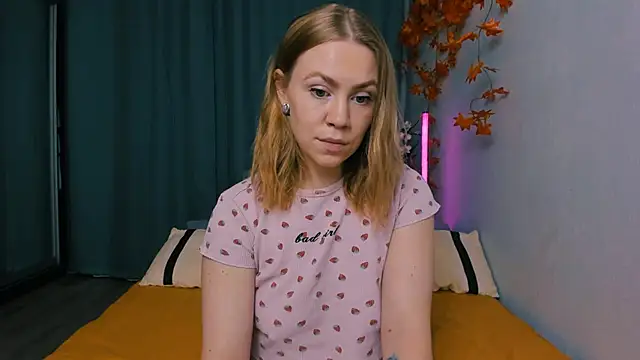 Snapshot of InsatiableFoxX chatting on September 2025 06:59:02 PM InsatiableFoxX online show from September 2025 06:59:02 PM