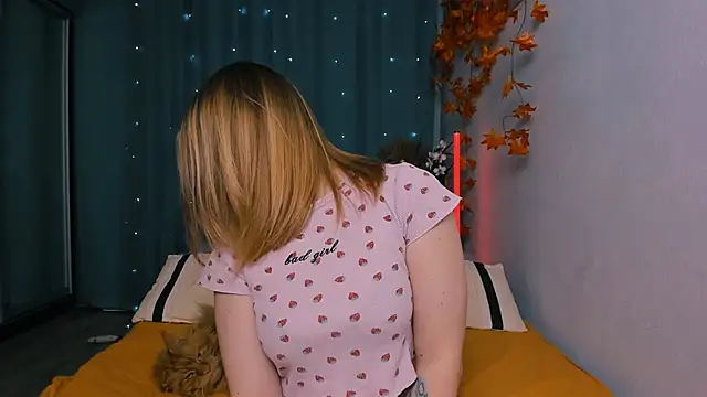 Snapshot of InsatiableFoxX chatting on September 2025 05:52:02 PM InsatiableFoxX online show from September 2025 05:52:02 PM