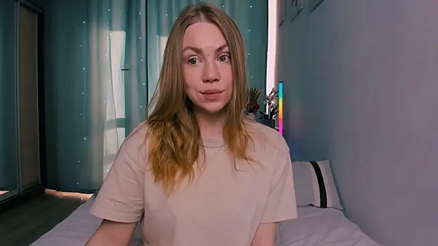 InsatiableFoxX online show from April 2026 06:09:01 AM