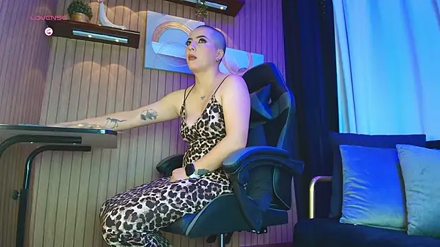 Camila Chainn online show from October 2025 12:39:02 PM