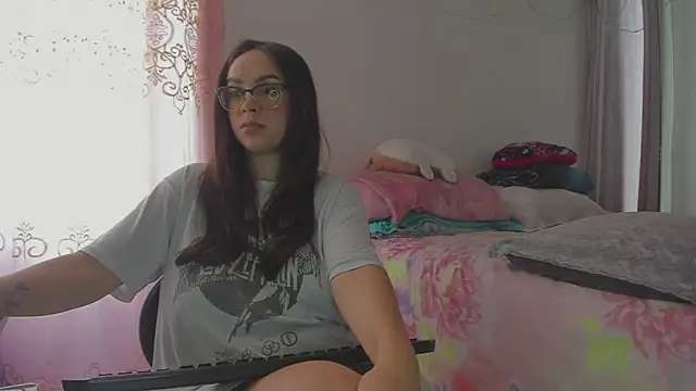 HARLEYNAPIER online show from February 2026 03:35:02 PM