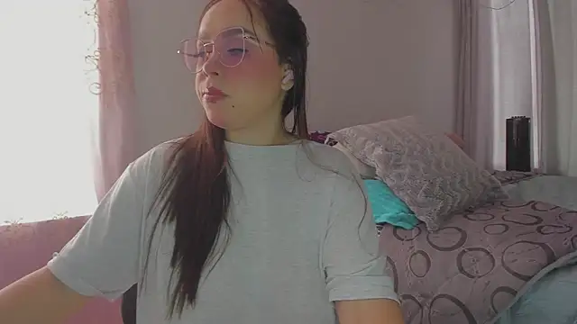 HARLEYNAPIER online show from April 2026 07:45:01 PM