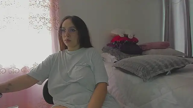 HARLEYNAPIER online show from April 2026 06:54:01 PM