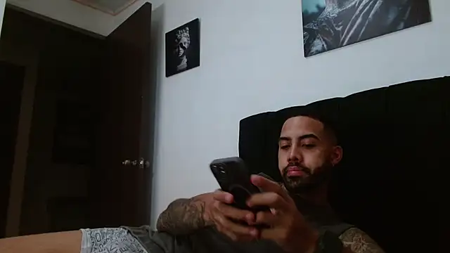 Snapshot of Hendry_ chatting on February 2025 02:06:01 AM Hendry online show from February 2025 02:06:01 AM