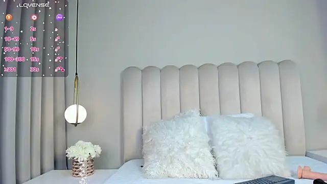 atenea roberts online show from March 2025 09:56:01 PM