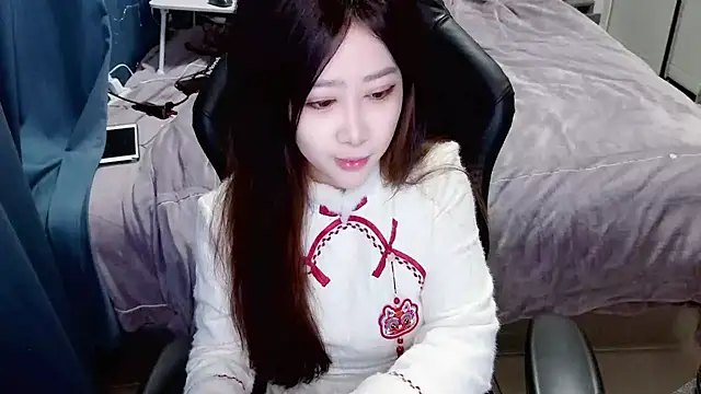 Snapshot of Angelababy001 chatting on January 2025 02:52:01 PM Angelababy001 online show from January 2025 02:52:01 PM