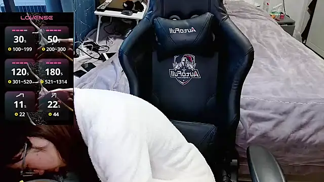 Snapshot of Angelababy001 chatting on January 2025 07:34:02 PM Angelababy001 online show from January 2025 07:34:02 PM