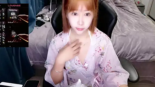 Snapshot of Angelababy001 chatting on January 2025 08:09:01 PM Angelababy001 online show from January 2025 08:09:01 PM