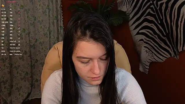 Snapshot of Alice__grace chatting on January 2025 09:28:01 PM Alice  grace online show from January 2025 09:28:01 PM