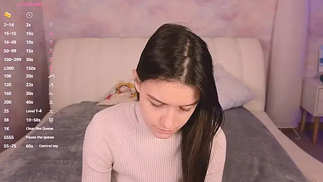 Snapshot of Alice__grace chatting on January 2025 10:24:01 PM Alice  grace online show from January 2025 10:24:01 PM