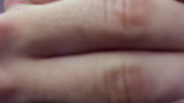 Snapshot of RoyConstance chatting on July 2026 04:33:02 PM RoyConstance online show from July 2026 04:33:02 PM