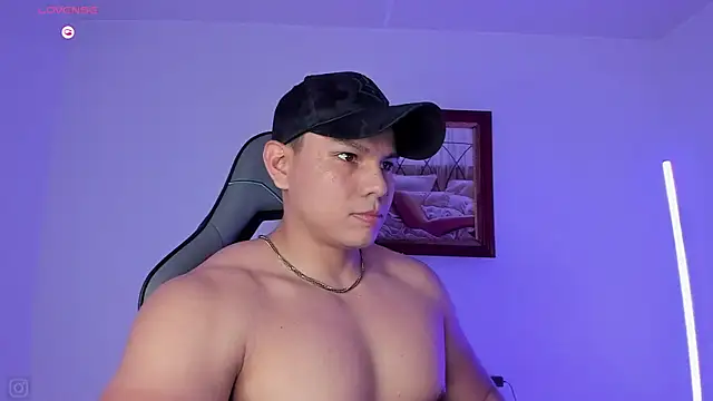 Snapshot of RoyConstance chatting on November 2025 03:54:02 AM RoyConstance online show from November 2025 03:54:02 AM